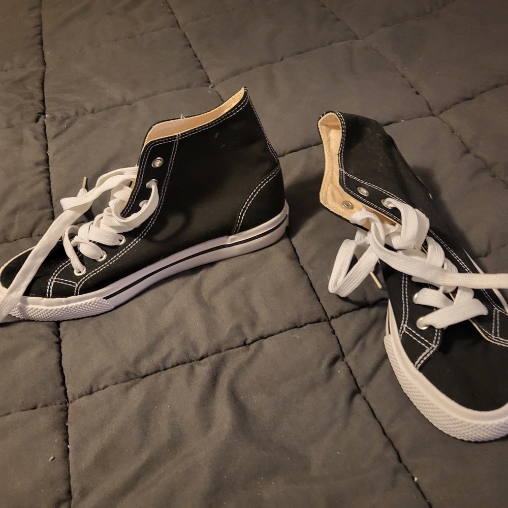 Bongo 7M womens  high top sneakers brand new